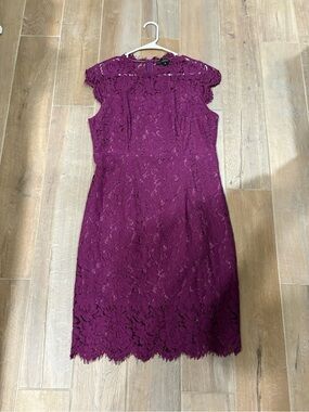 Elegant Lace Cap-Sleeve Sheath Dress in Deep Plum